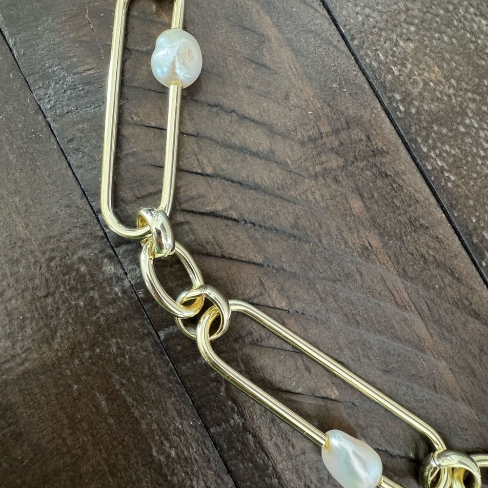 EUC Kendra Scott Lindsay Gold Tone Paperclip Chain Necklace White Pearl 20" - Picture 2 of 4